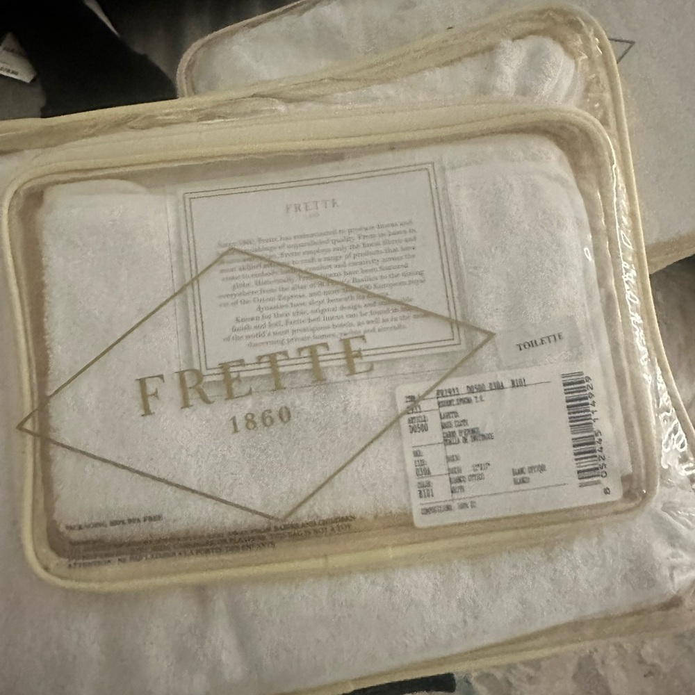 Brand new still with tags 2 Bath sheets 2 wash towels and bath mat  ( White)